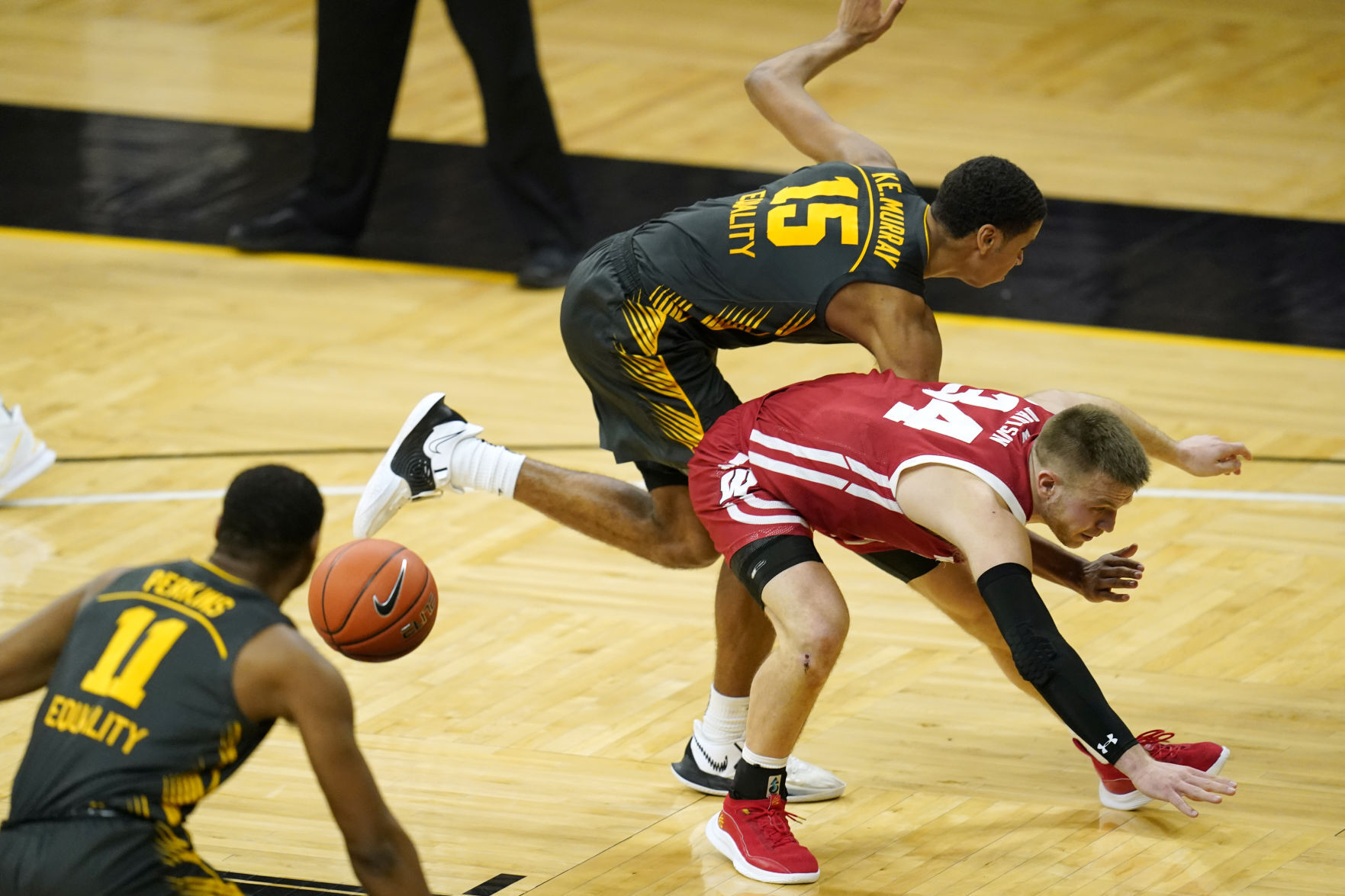 Iowa 77, UW 73